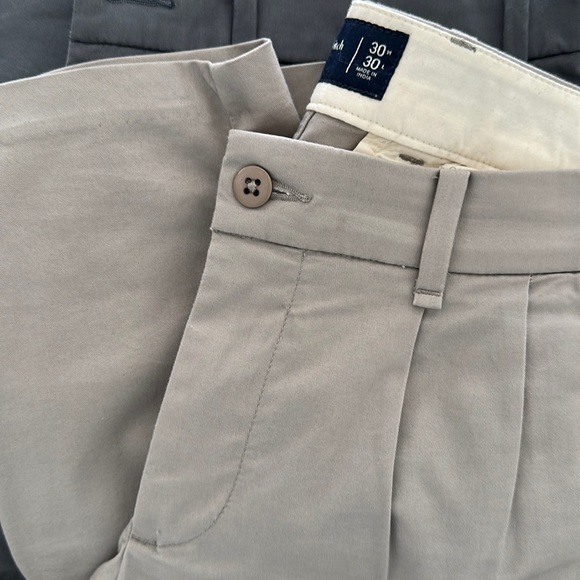 Abercrombie & Fitch - Pleated Pants 30x30 in Light Gray - Picture 1 of 3
